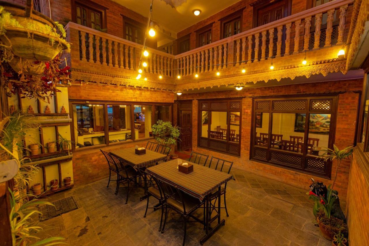 Vajra Guest House & Restaurant Bhatgoan Exterior foto