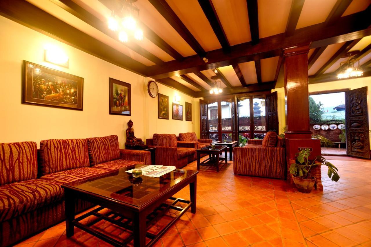 Vajra Guest House & Restaurant Bhatgoan Exterior foto